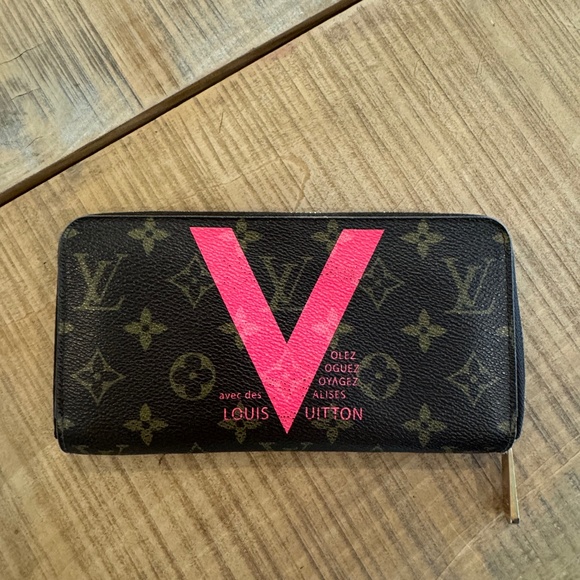 LV Customized Pink LV Zippy Wallet - Picture 1 of 3